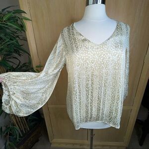 Tyche, Balloon Sleeve V-Neck Blouse